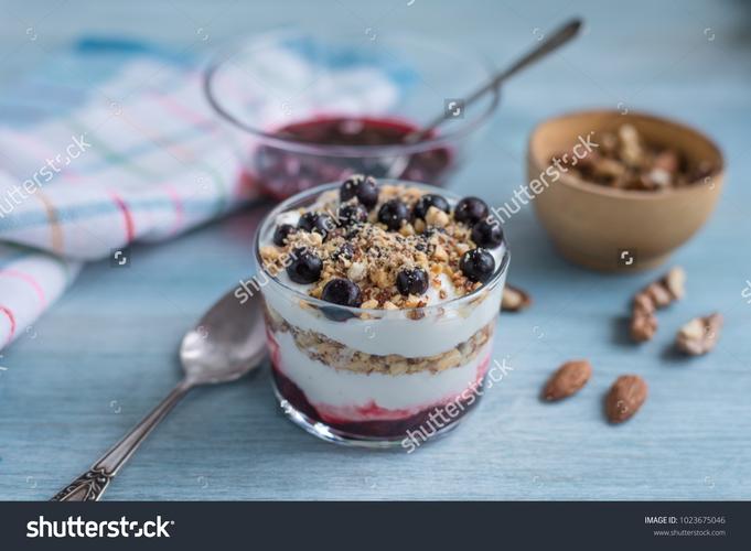 The Anatomy of a Perfect Yogurt Parfait: From Base to Toppings